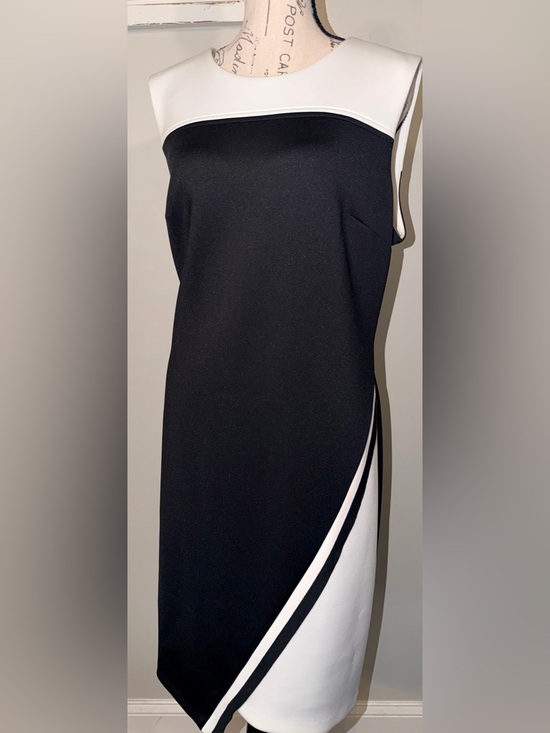 Tommy Hilfiger Elegant Colorblock Sheath Dress – Modern Black & White Design - Picture 3 of 12